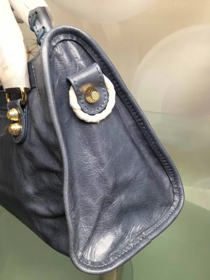 BALENCIAG巴黎世家 義大利進口 原版油蠟頭層牛皮 香皮小銀釘 時尚百搭 手提肩背斜挎包  BL1574